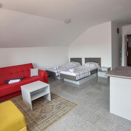 נובליה Apartments Prince & Tiffany מראה חיצוני תמונה