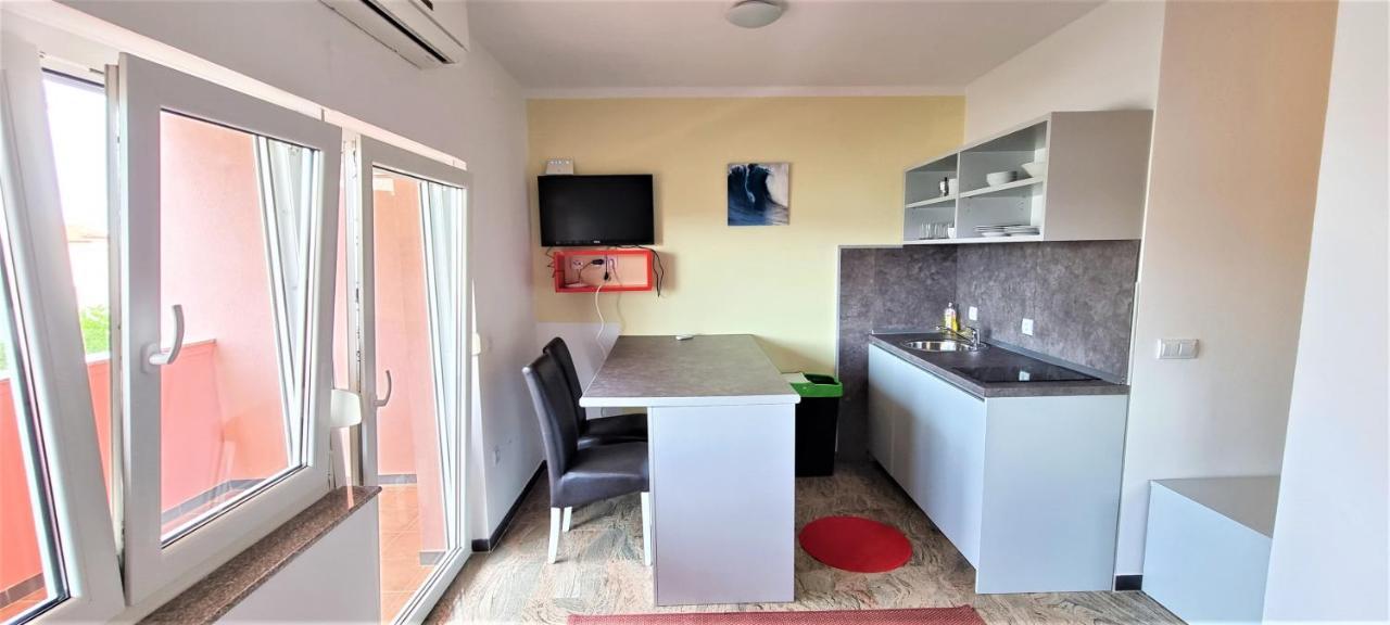 נובליה Apartments Prince & Tiffany מראה חיצוני תמונה