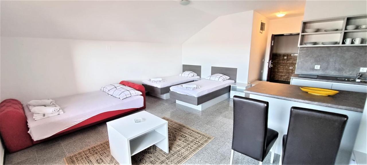 נובליה Apartments Prince & Tiffany מראה חיצוני תמונה