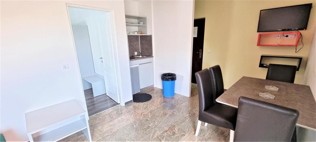 נובליה Apartments Prince & Tiffany מראה חיצוני תמונה