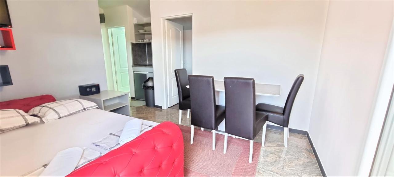 נובליה Apartments Prince & Tiffany מראה חיצוני תמונה