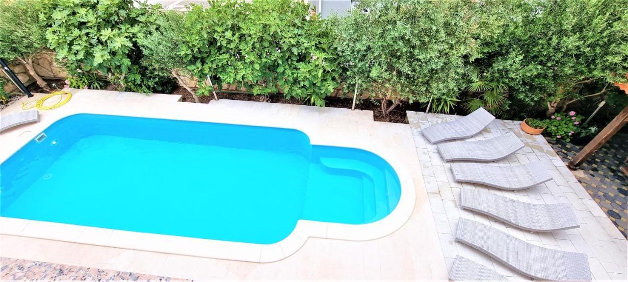 נובליה Apartments Prince & Tiffany מראה חיצוני תמונה