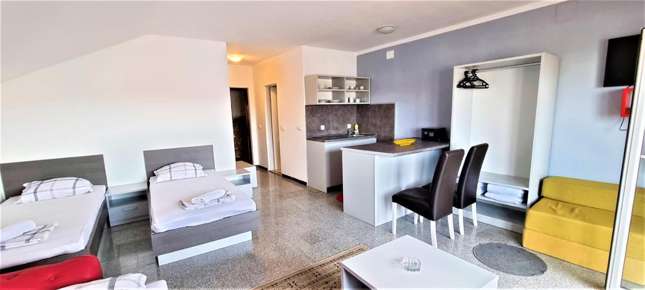 נובליה Apartments Prince & Tiffany מראה חיצוני תמונה