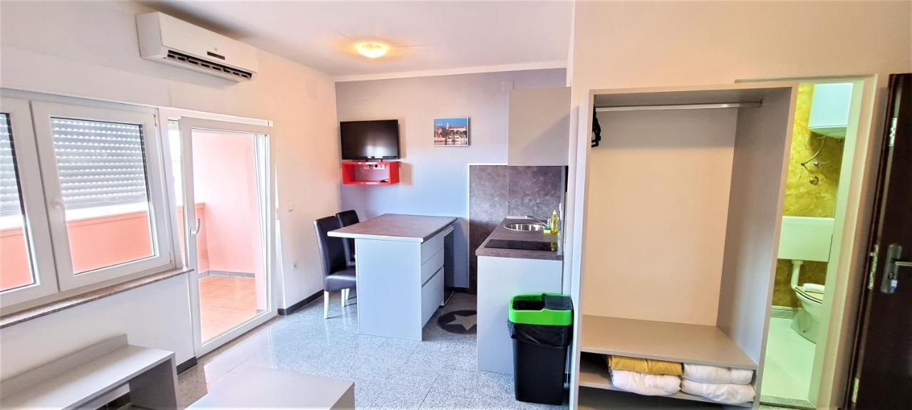 נובליה Apartments Prince & Tiffany מראה חיצוני תמונה