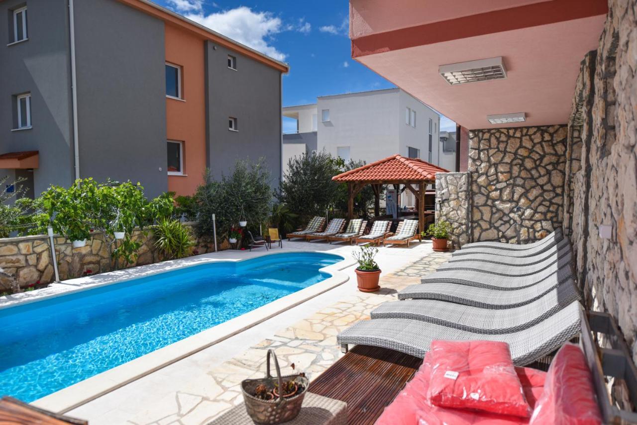 נובליה Apartments Prince & Tiffany מראה חיצוני תמונה